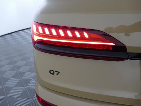 Certified 2025 Audi Q7 2.0T Premium Plus image 33