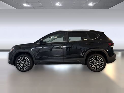 New 2026 Volkswagen Taos SE FWD image 2