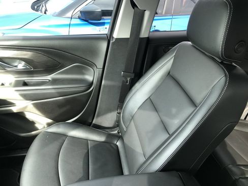 Used 2024 GMC Terrain SLT image 23