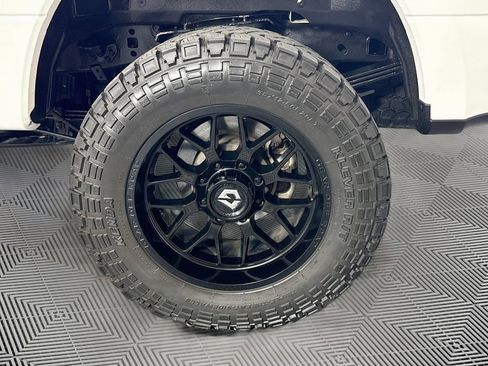 Used 2022 Ford F350 Lariat w/ Black Appearance Package AWD/4WD image 31