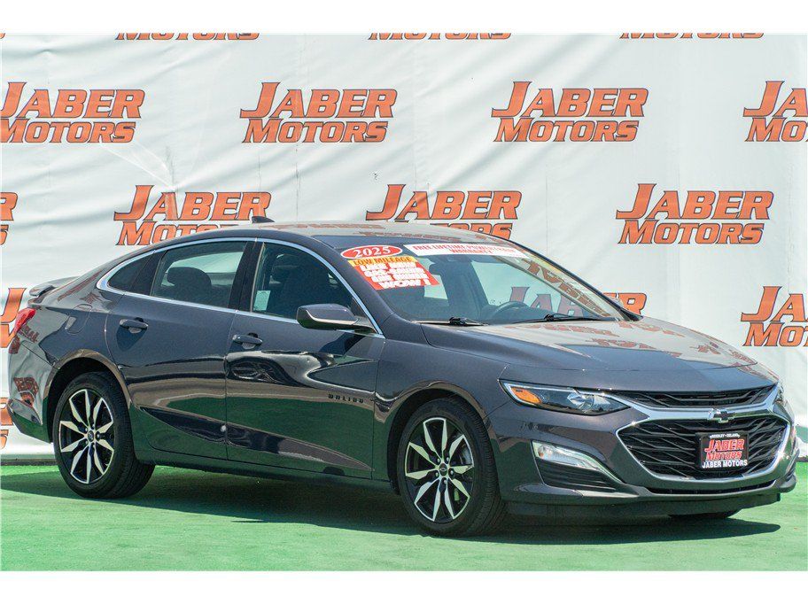Used 2025 Chevrolet Malibu RS w/ LPO, Floor Liner Package FWD image 1