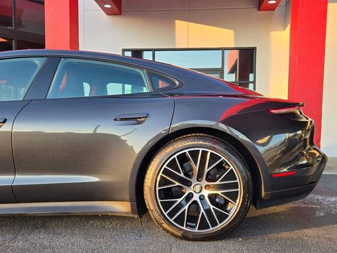 Used 2022 Porsche Taycan image 6