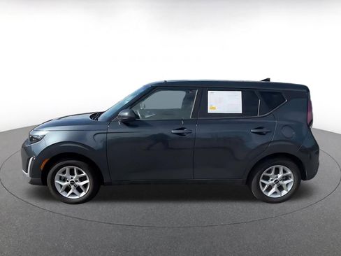 Used 2025 Kia Soul LX w/ LX Technology Package FWD image 9