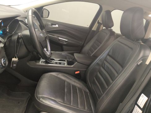 Used 2019 Ford Escape Titanium AWD/4WD image 17