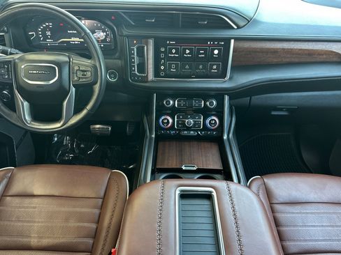 Used 2023 GMC Yukon XL Denali Ultimate AWD/4WD image 17