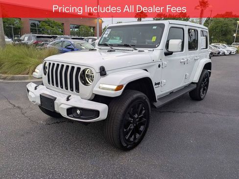 Used 2022 Jeep Wrangler Unlimited Sahara AWD/4WD image 8