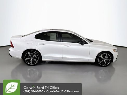 Used 2024 Volvo S60 B5 Plus image 17