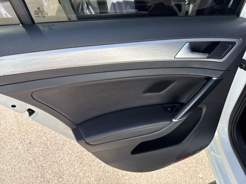 Used 2015 Volkswagen Golf TDI S FWD image 21