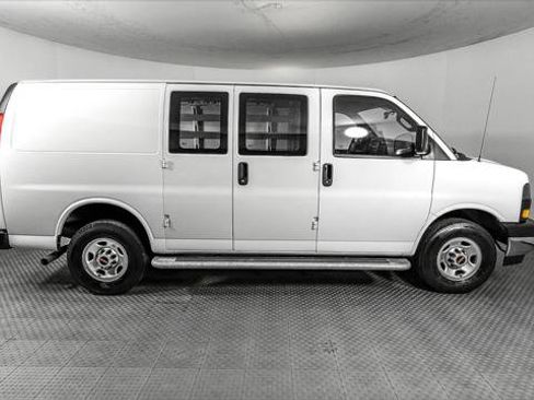 Used 2024 GMC Savana 2500 w/ Driver Convenience Package image 9