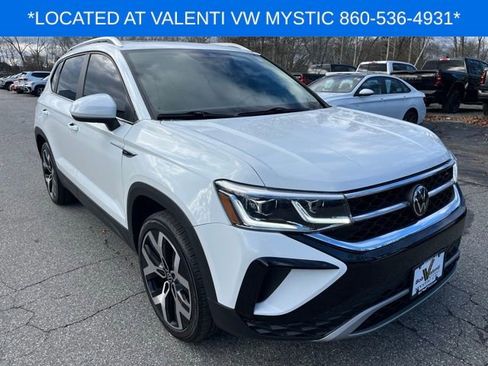 Certified 2023 Volkswagen Taos SEL image 4