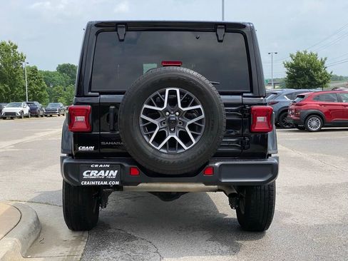Used 2025 Jeep Wrangler Unlimited Sahara AWD/4WD image 6