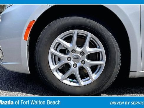 Used 2023 Chrysler Pacifica Touring-L FWD image 34