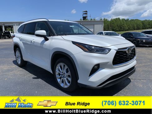 Used 2023 Toyota Highlander Limited FWD image 1