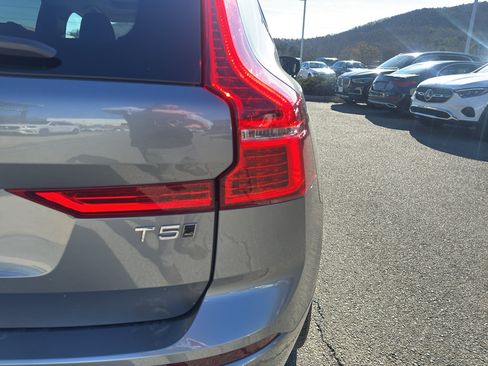 Used 2021 Volvo XC60 T5 Momentum w/ Premium Package image 5