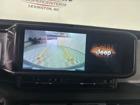 Used 2025 Jeep Wrangler Unlimited Sahara AWD/4WD image 15