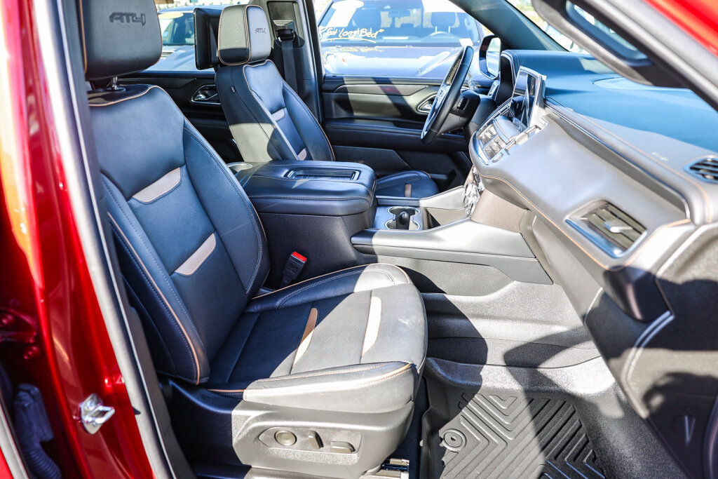 Used 2024 GMC Yukon XL AT4 w/ AT4 Premium Plus Package AWD/4WD image 12
