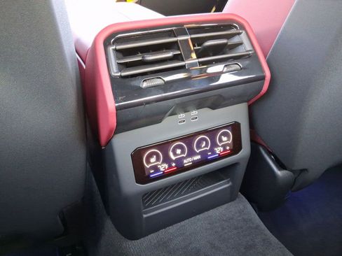 New 2026 BMW 540i xDrive w/ M Sport Package image 31