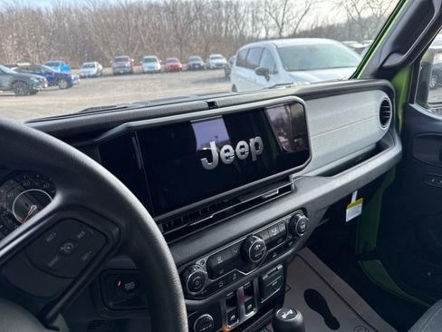 Used 2025 Jeep Wrangler Sport image 18