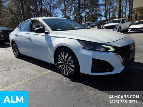 Used 2025 Nissan Altima 2.5 SV image 16