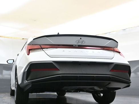 Certified 2025 Hyundai Elantra Sport FWD image 37