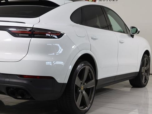 Used 2023 Porsche Cayenne Coupe image 89