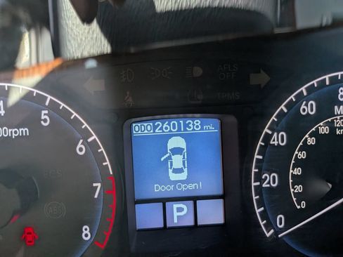 Used 2010 Hyundai Genesis 3.8 RWD image 16