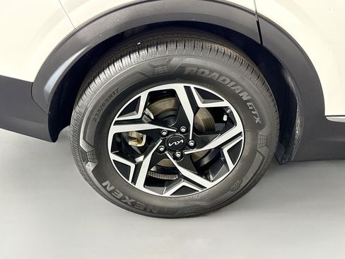 Used 2023 Kia Sportage LX image 32