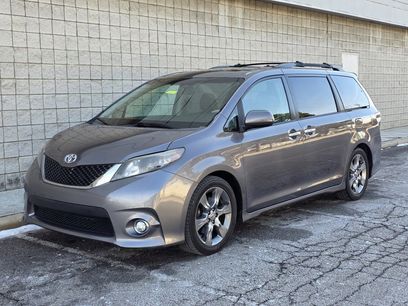 Used 2014 Toyota Sienna SE w/ Convenience Accessory Package