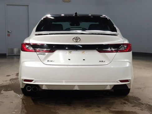 Used 2025 Toyota Camry XSE FWD image 6