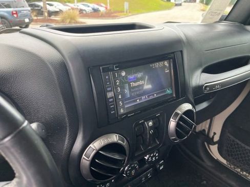 Used 2018 Jeep Wrangler Unlimited Sahara AWD/4WD image 21