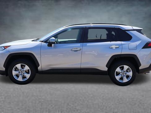 Used 2020 Toyota RAV4 XLE w/ Convenience Package FWD image 4