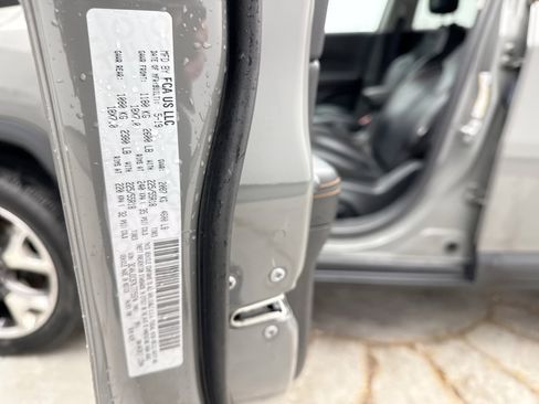 Used 2019 Jeep Compass Limited image 11