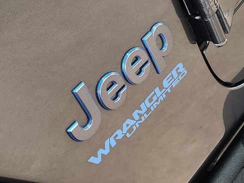 Used 2022 Jeep Wrangler Unlimited Rubicon 4xe w/ Cold Weather Group AWD/4WD image 25