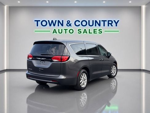 Used 2023 Chrysler Voyager LX FWD image 6