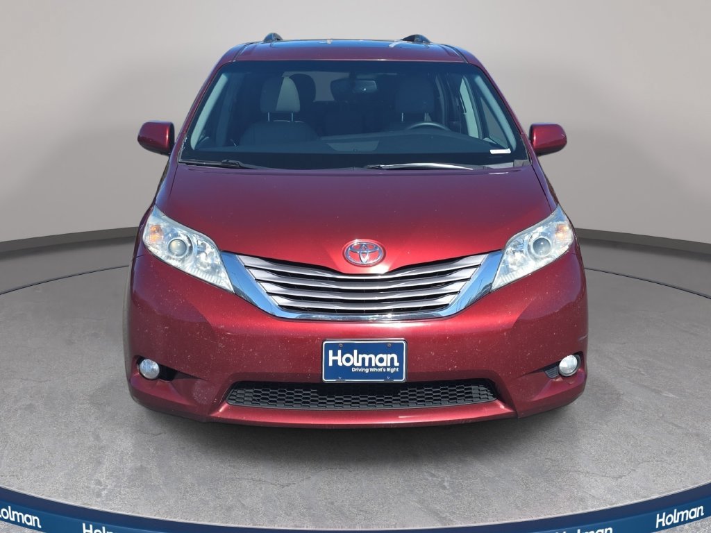 Used 2017 Toyota Sienna XLE Premium w/ Protection Package FWD image 3