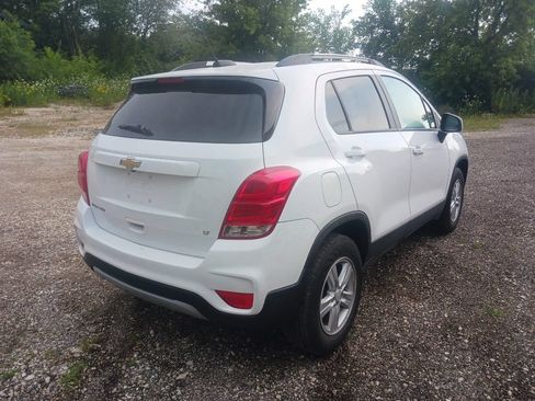 Used 2022 Chevrolet Trax LT w/ LT Convenience Package AWD/4WD image 3