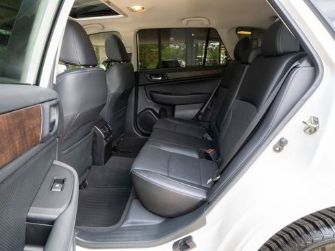 Used 2017 Subaru Outback 3.6R Limited AWD/4WD image 16