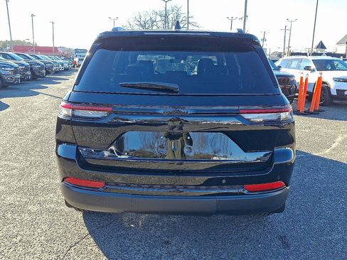 New 2025 Jeep Grand Cherokee image 6