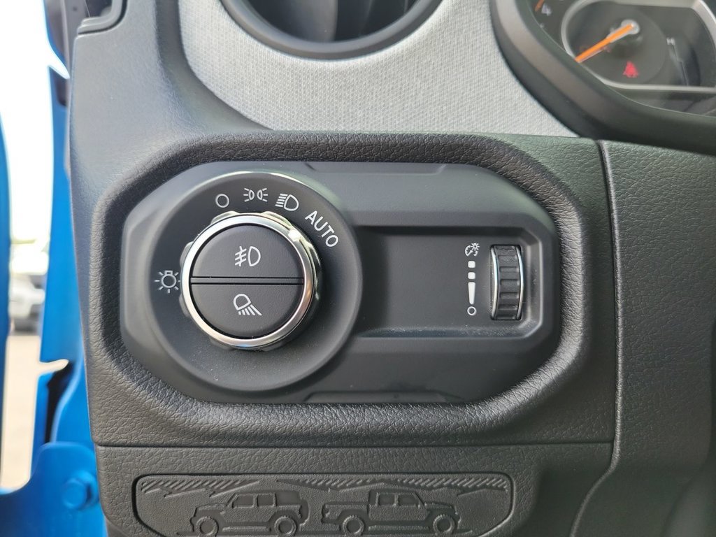 Used 2024 Jeep Gladiator Sport AWD/4WD image 17