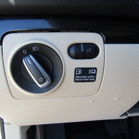 Used 2011 Volkswagen Jetta TDI FWD image 16