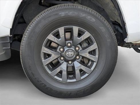 Used 2023 Toyota Tacoma SR5 AWD/4WD image 27