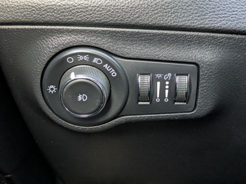 Used 2021 Jeep Compass Latitude w/ Convenience Group AWD/4WD image 36