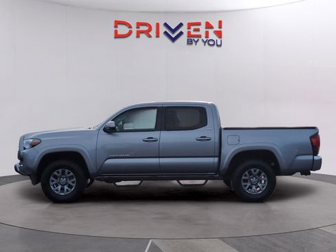 Used 2019 Toyota Tacoma SR5 image 2