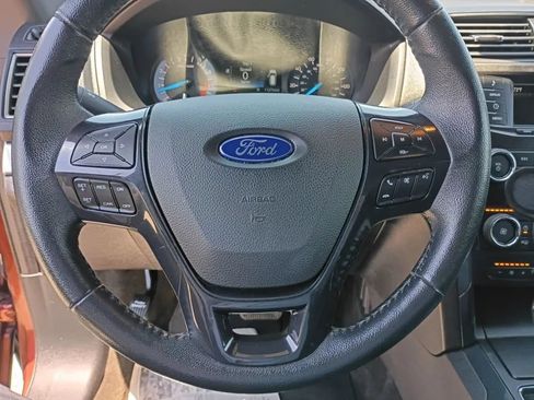 Used 2018 Ford Explorer XLT FWD image 15