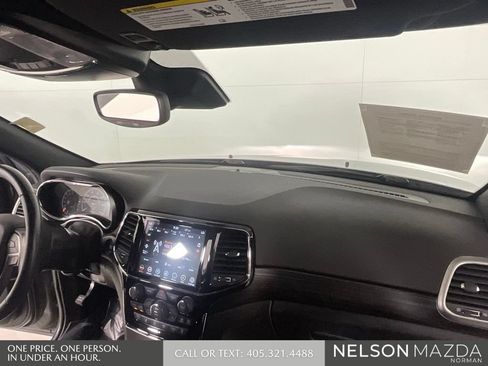 Used 2021 Jeep Grand Cherokee Laredo X AWD/4WD image 30