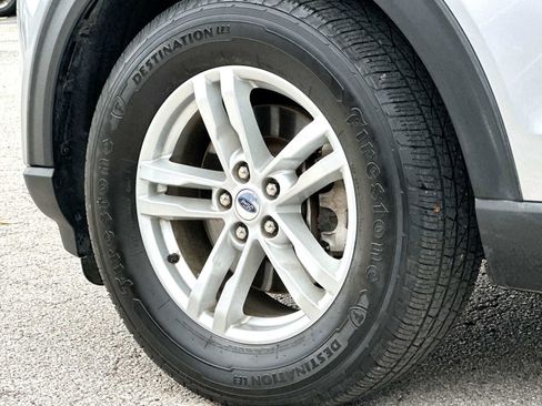 Used 2022 Ford Explorer XLT image 11