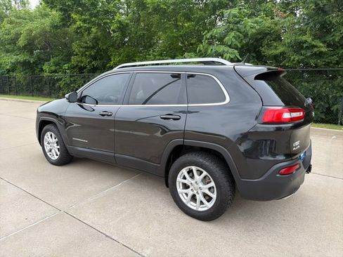 Used 2015 Jeep Cherokee Latitude w/ Comfort/Convenience Group AWD/4WD image 3