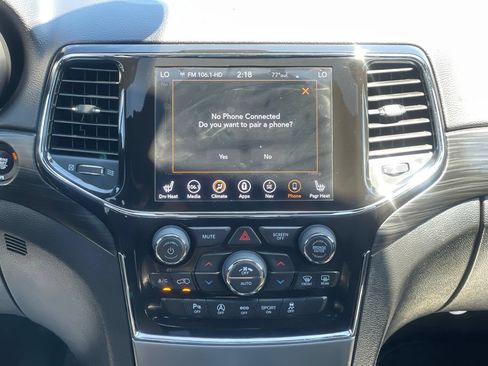 Used 2021 Jeep Grand Cherokee Laredo X AWD/4WD image 25