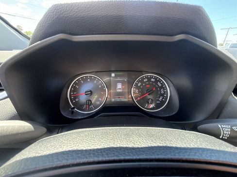 Used 2022 Toyota RAV4 XLE FWD image 24