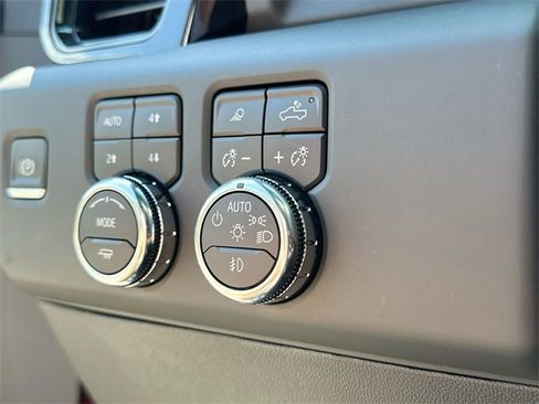 Used 2024 GMC Sierra 2500 AT4 w/ AT4 Premium Plus Package image 25